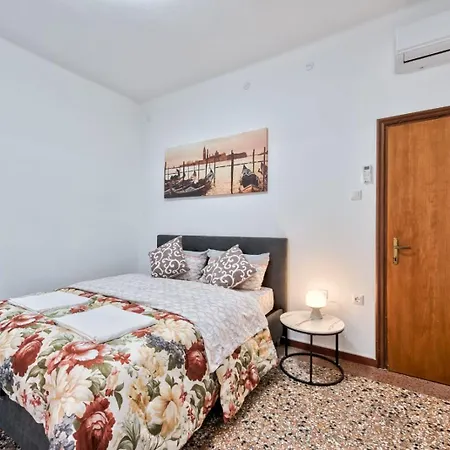 Konukevi Downtown Railway Station