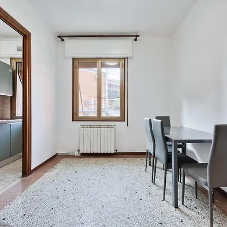 Downtown Railway Station ميستر