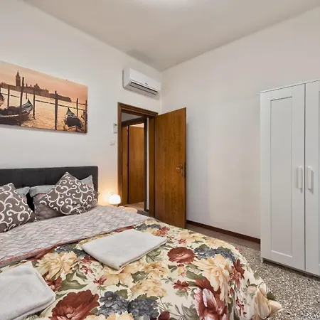 Downtown Railway Station * ميستر